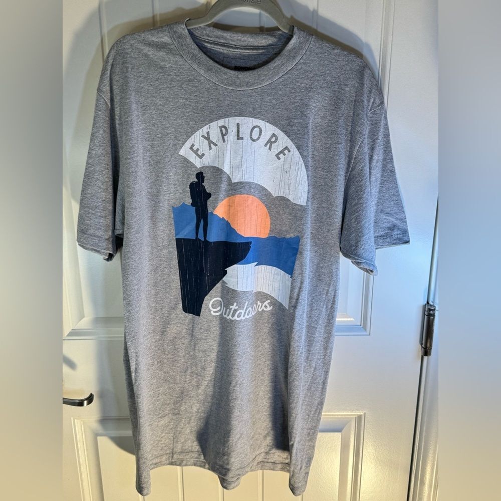 Men’s Sonoma LT Gray “Explore Outdoors” Tee New Without Tags